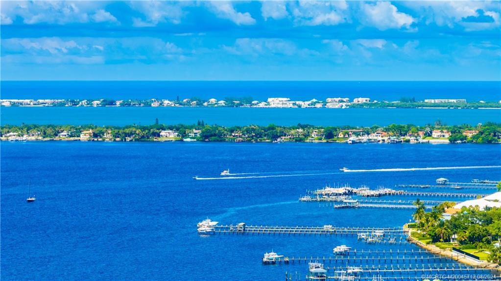 932 SE Riverside Drive