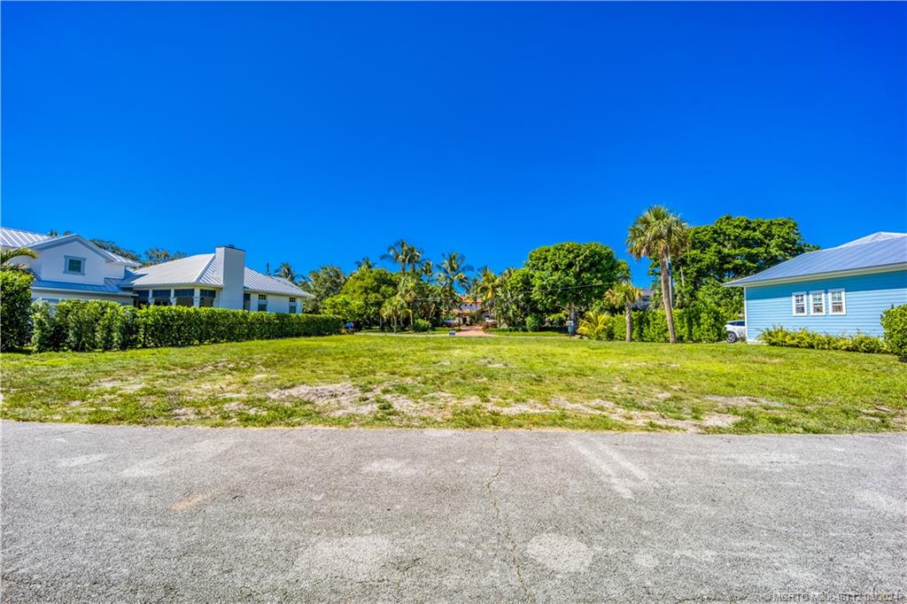 932 SE Riverside Drive