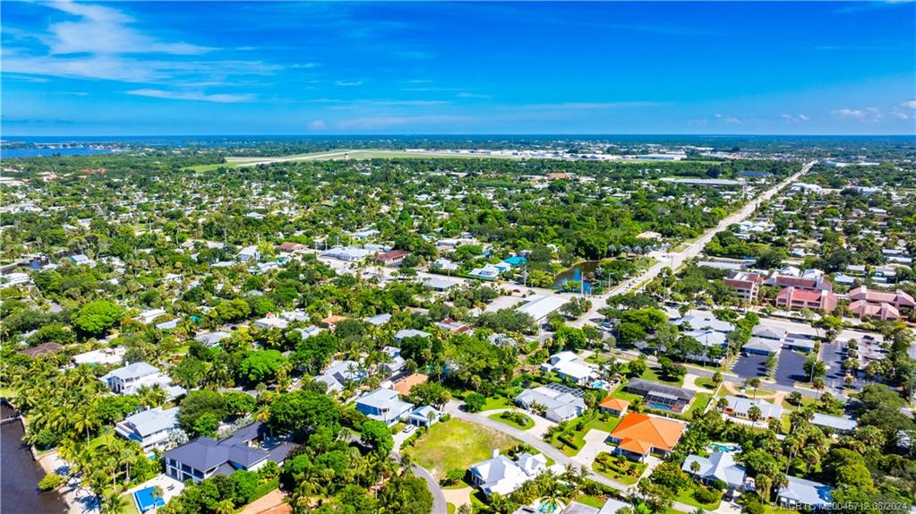 932 SE Riverside Drive