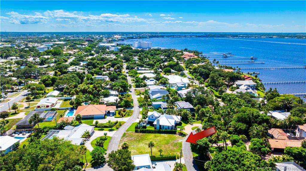 932 SE Riverside Drive