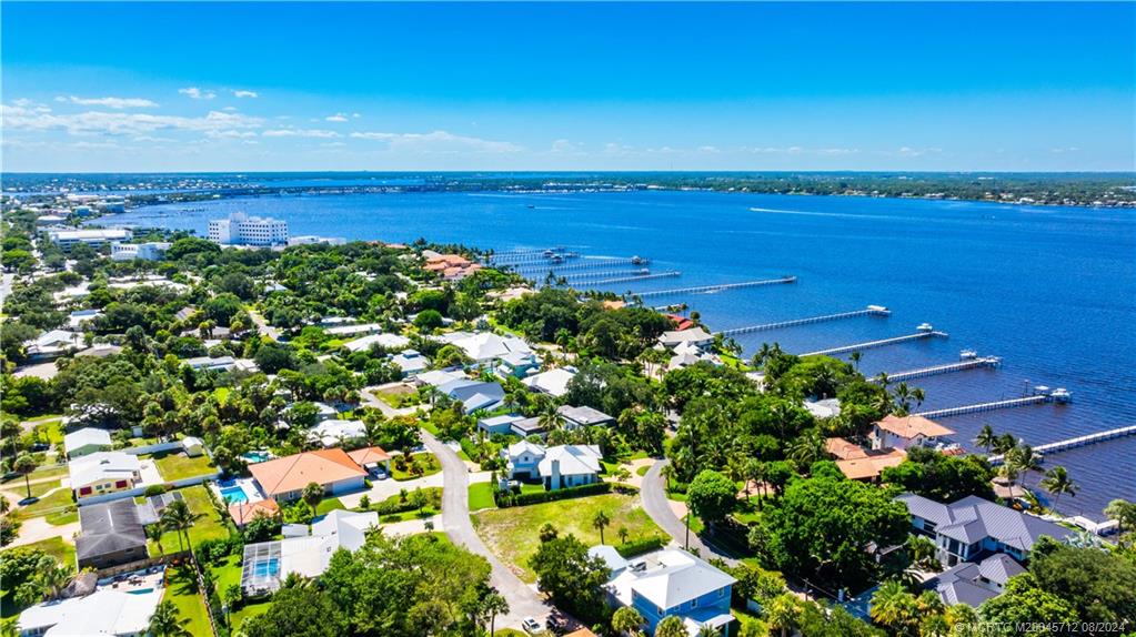 932 SE Riverside Drive