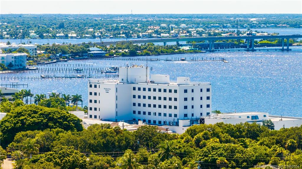 932 SE Riverside Drive