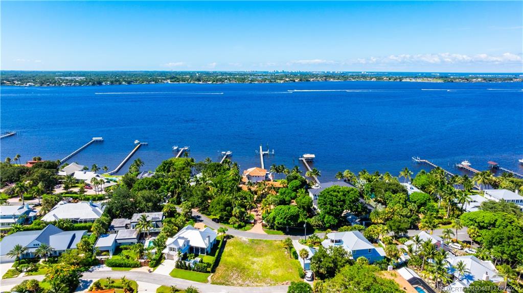 932 SE Riverside Drive