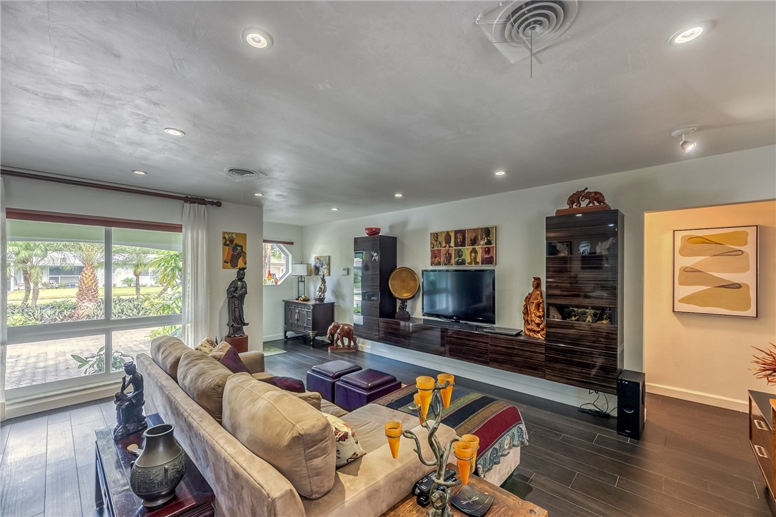 1413 White Pine Terrace
