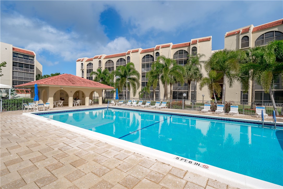 227 Moccasin Trail W