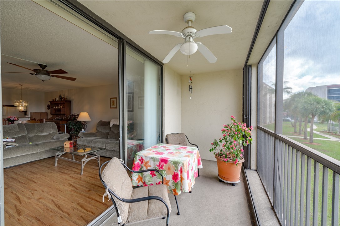 227 Moccasin Trail W