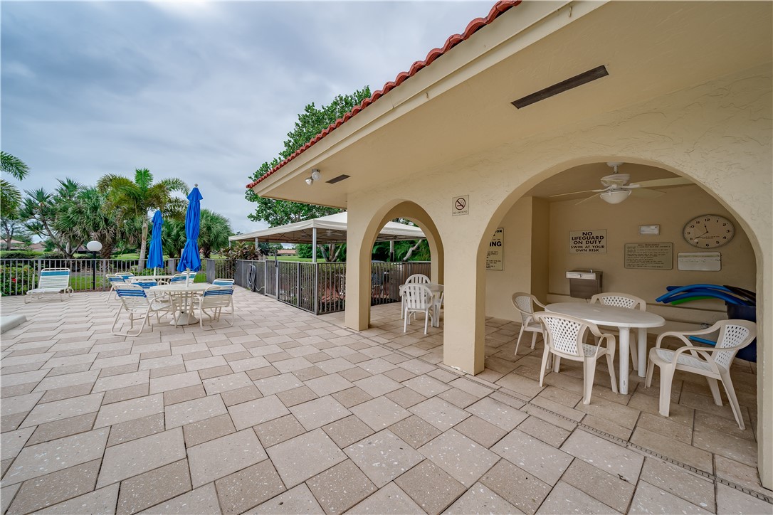 227 Moccasin Trail W