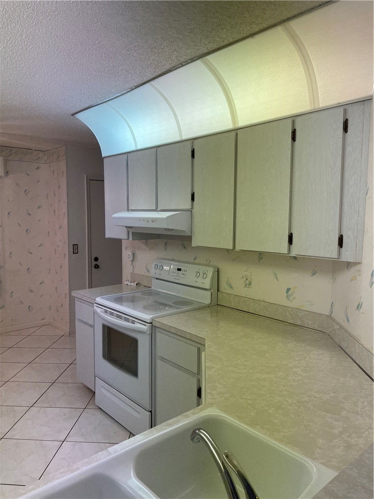 227 Moccasin Trail W
