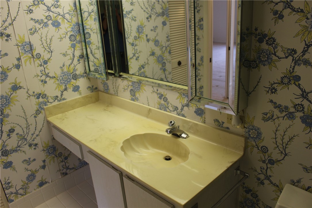 227 Moccasin Trail W