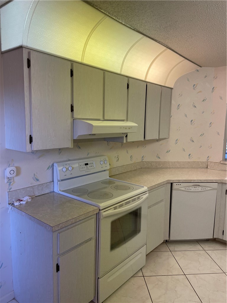 227 Moccasin Trail W