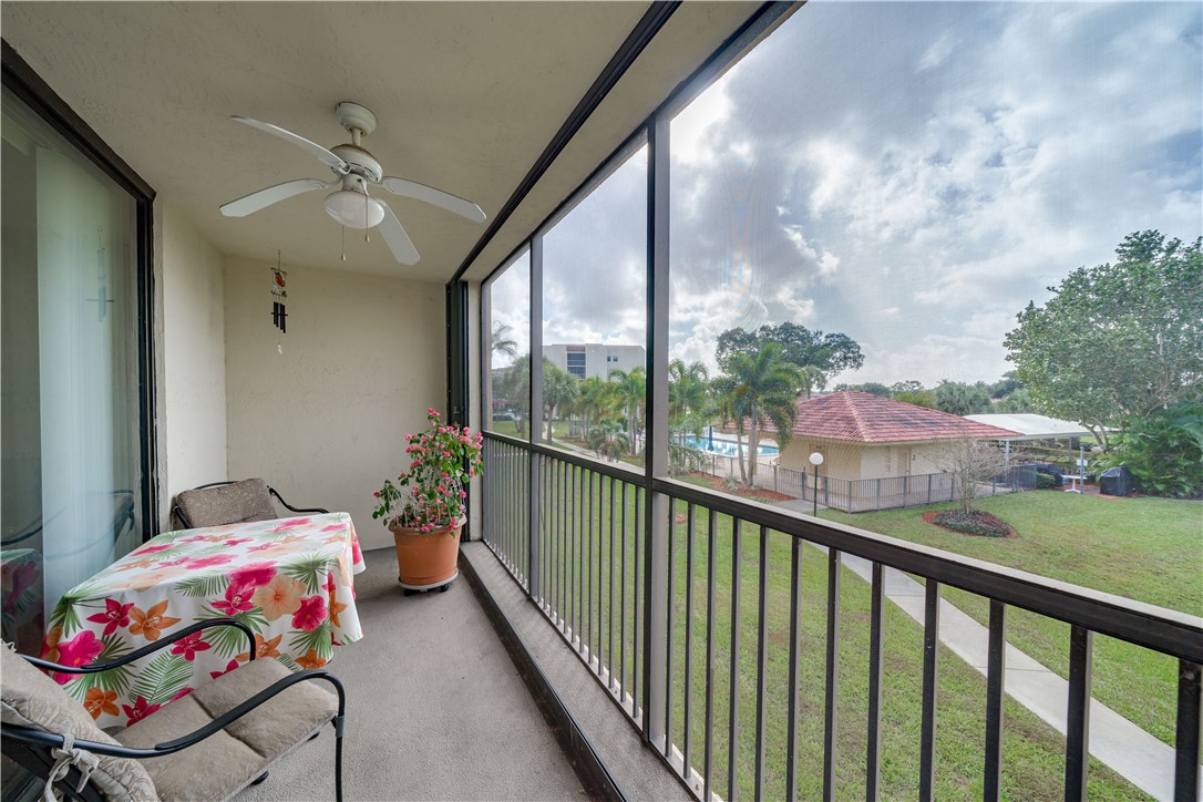 227 Moccasin Trail W