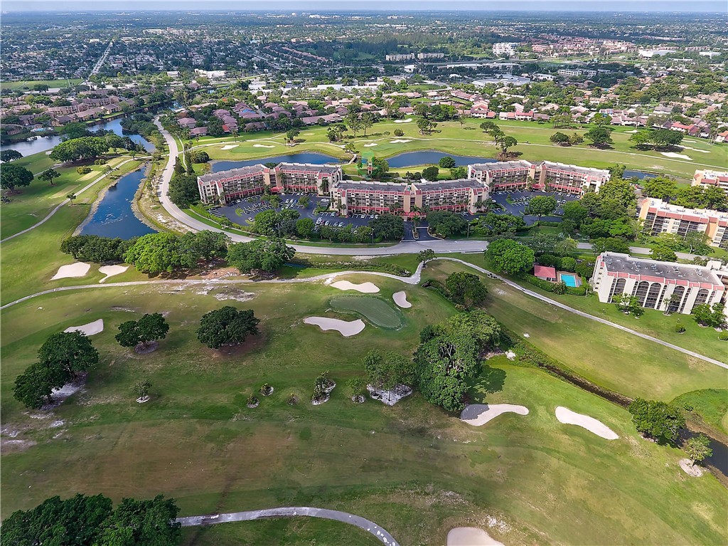 227 Moccasin Trail W