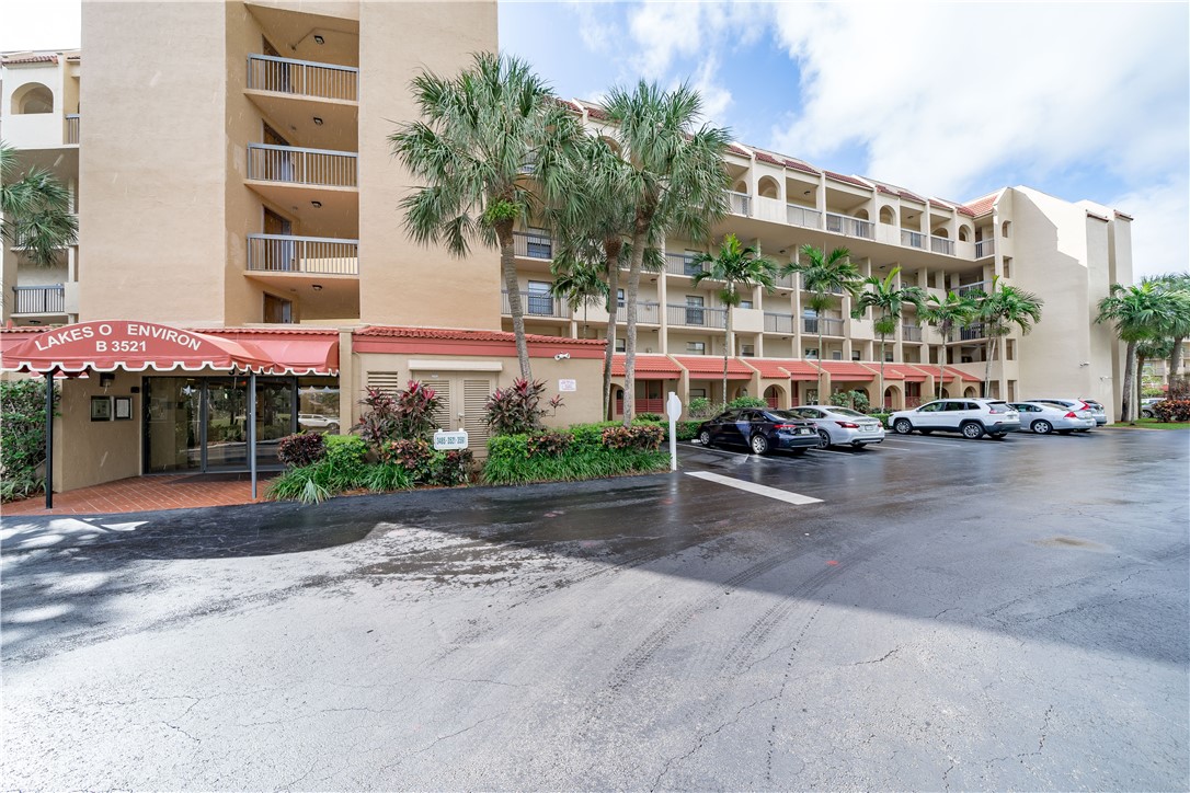 227 Moccasin Trail W