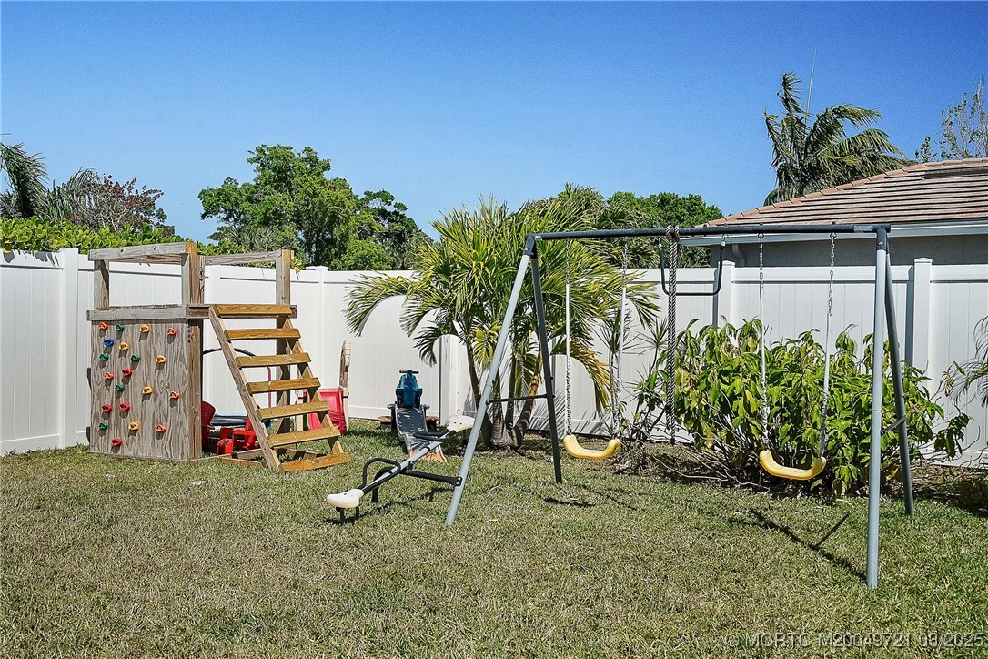 2274 SW Strawberry Terrace