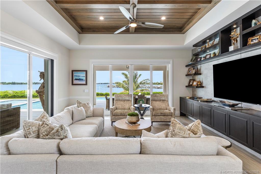 2842 SW Rivers End Way