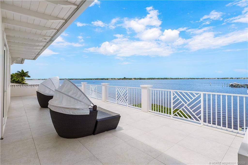 2842 SW Rivers End Way