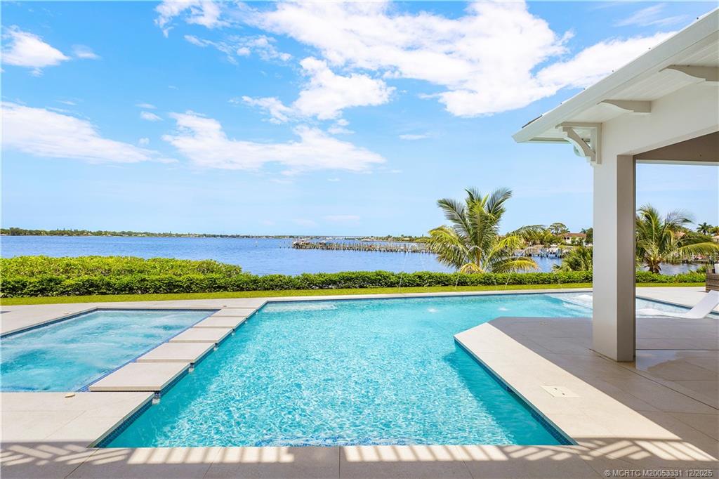 2842 SW Rivers End Way