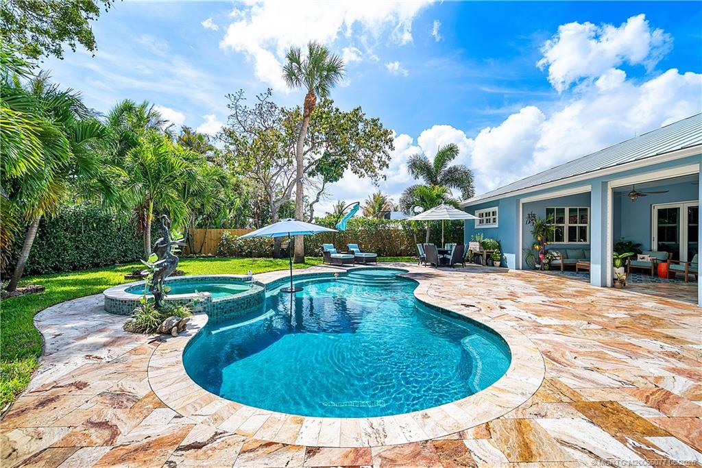 305 SE Flamingo Avenue