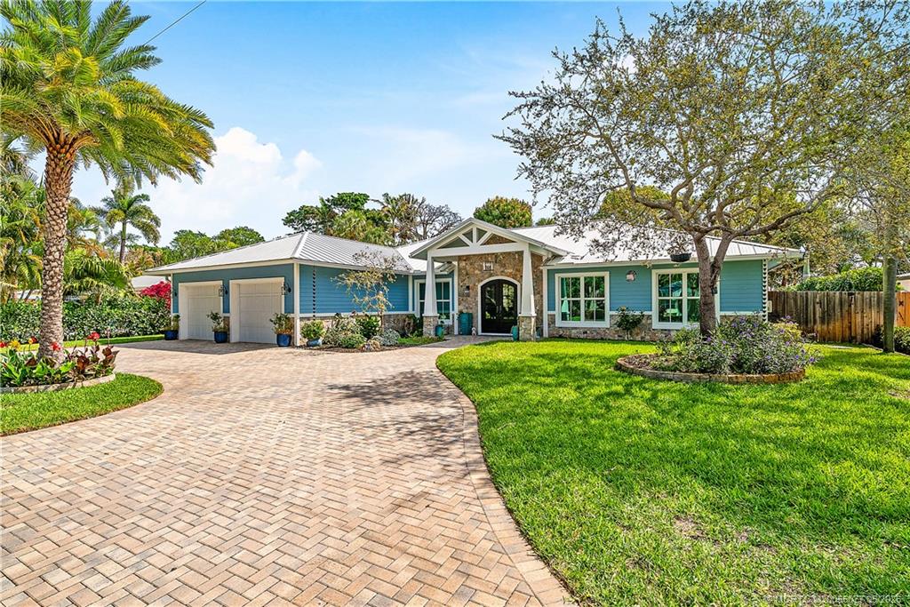 305 SE Flamingo Avenue