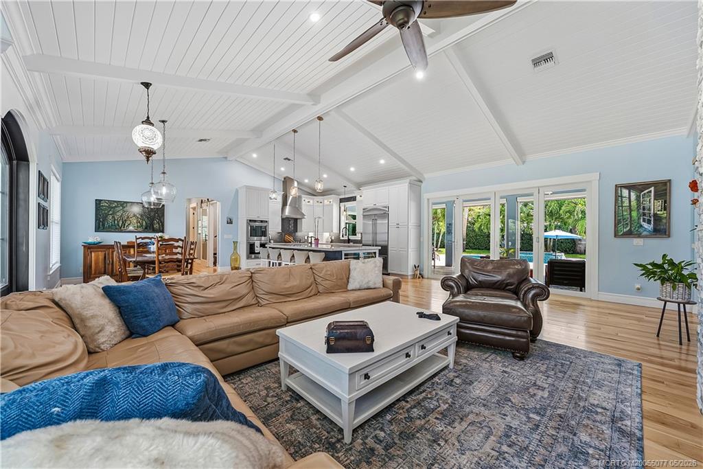 305 SE Flamingo Avenue