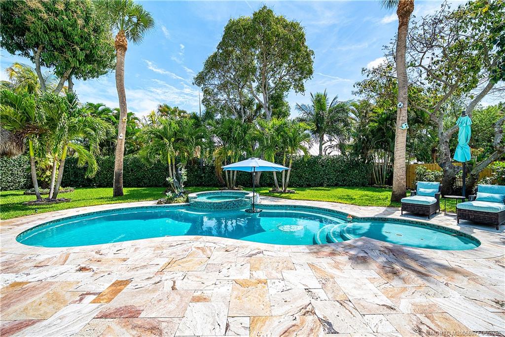 305 SE Flamingo Avenue