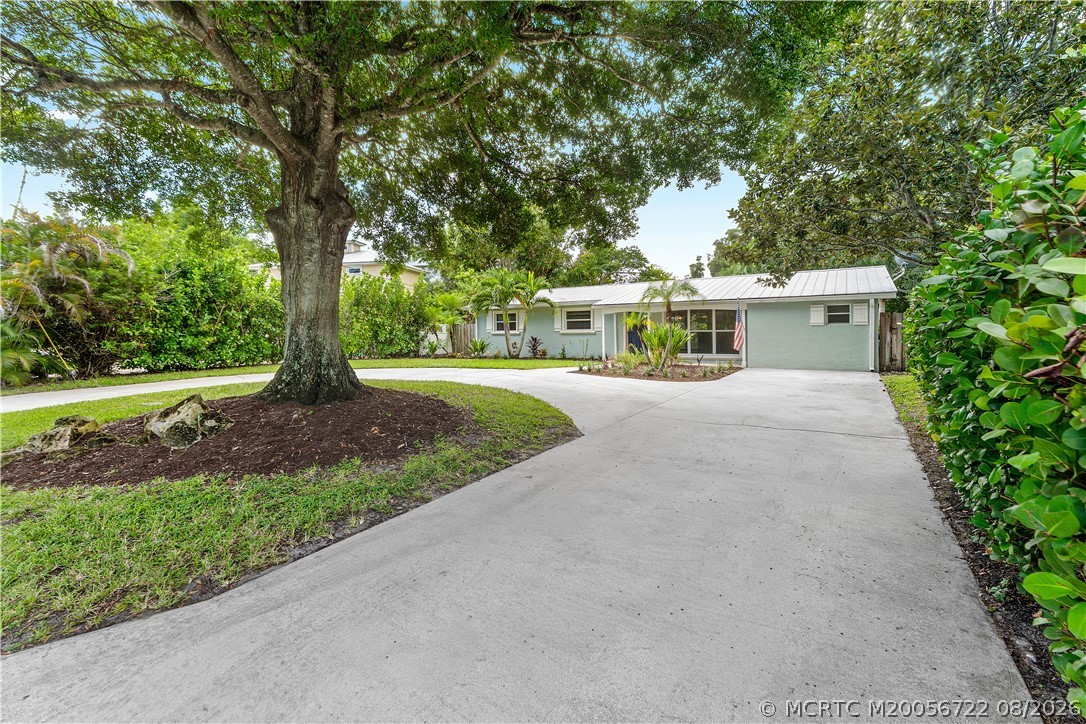 502 SE Edgewood Drive