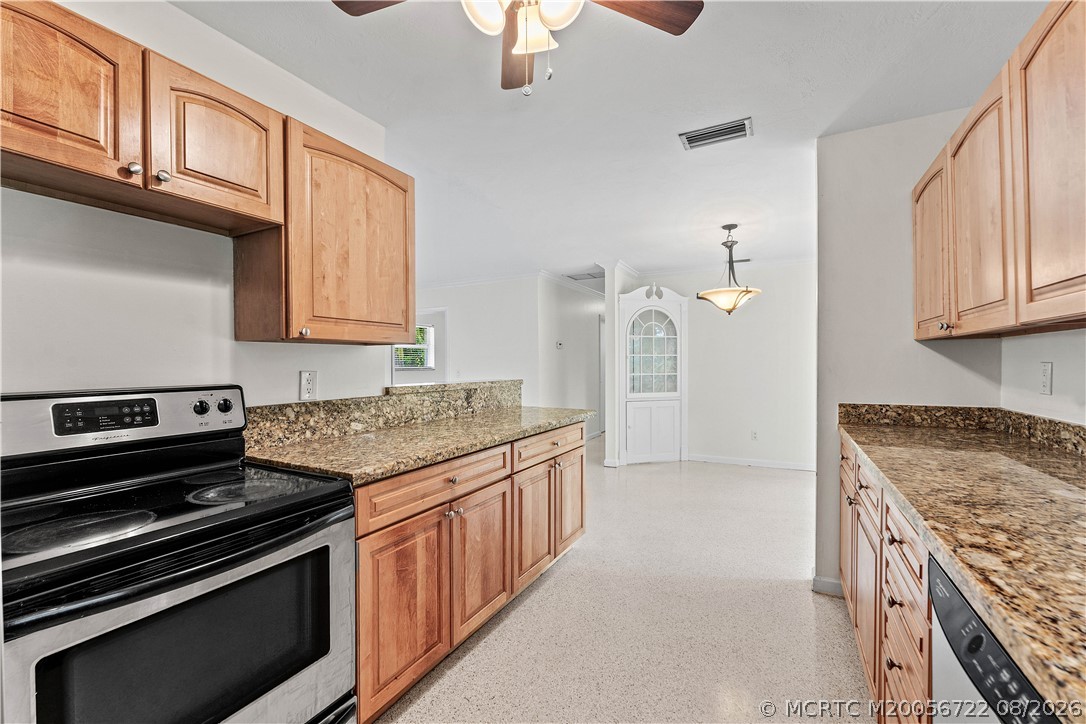 502 SE Edgewood Drive