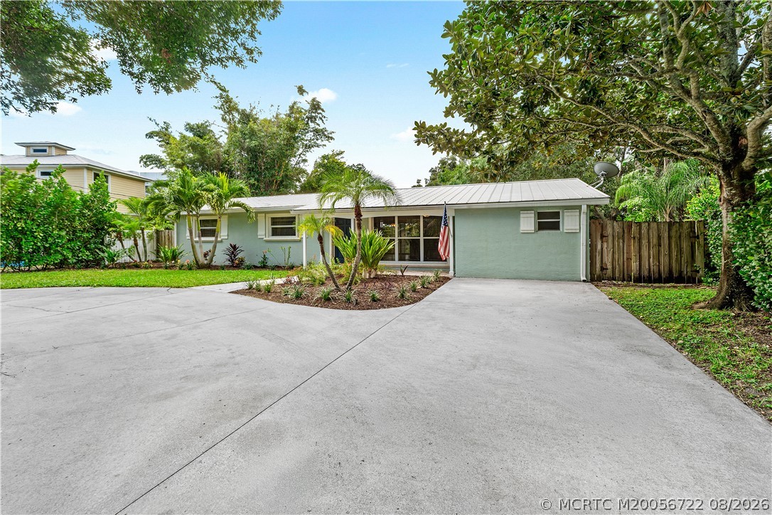 502 SE Edgewood Drive