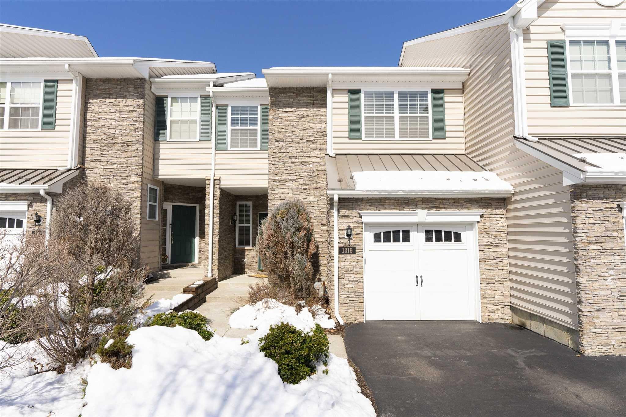 1319 GLASTONBURY Lane