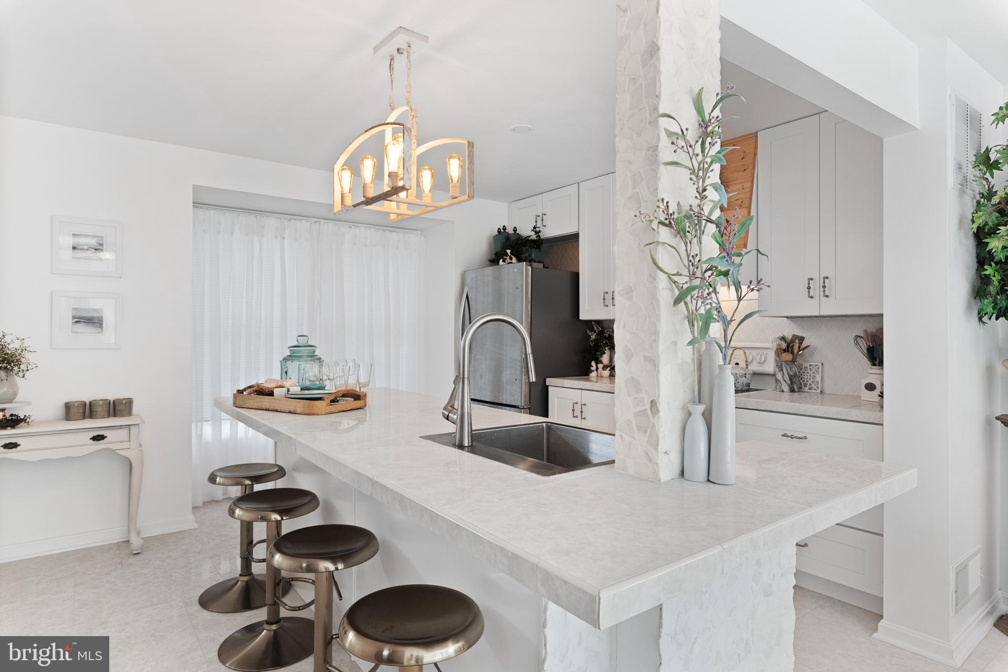 895 S SHORE DRIVE