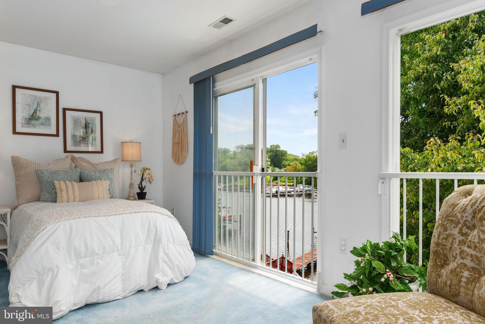 895 S SHORE DRIVE