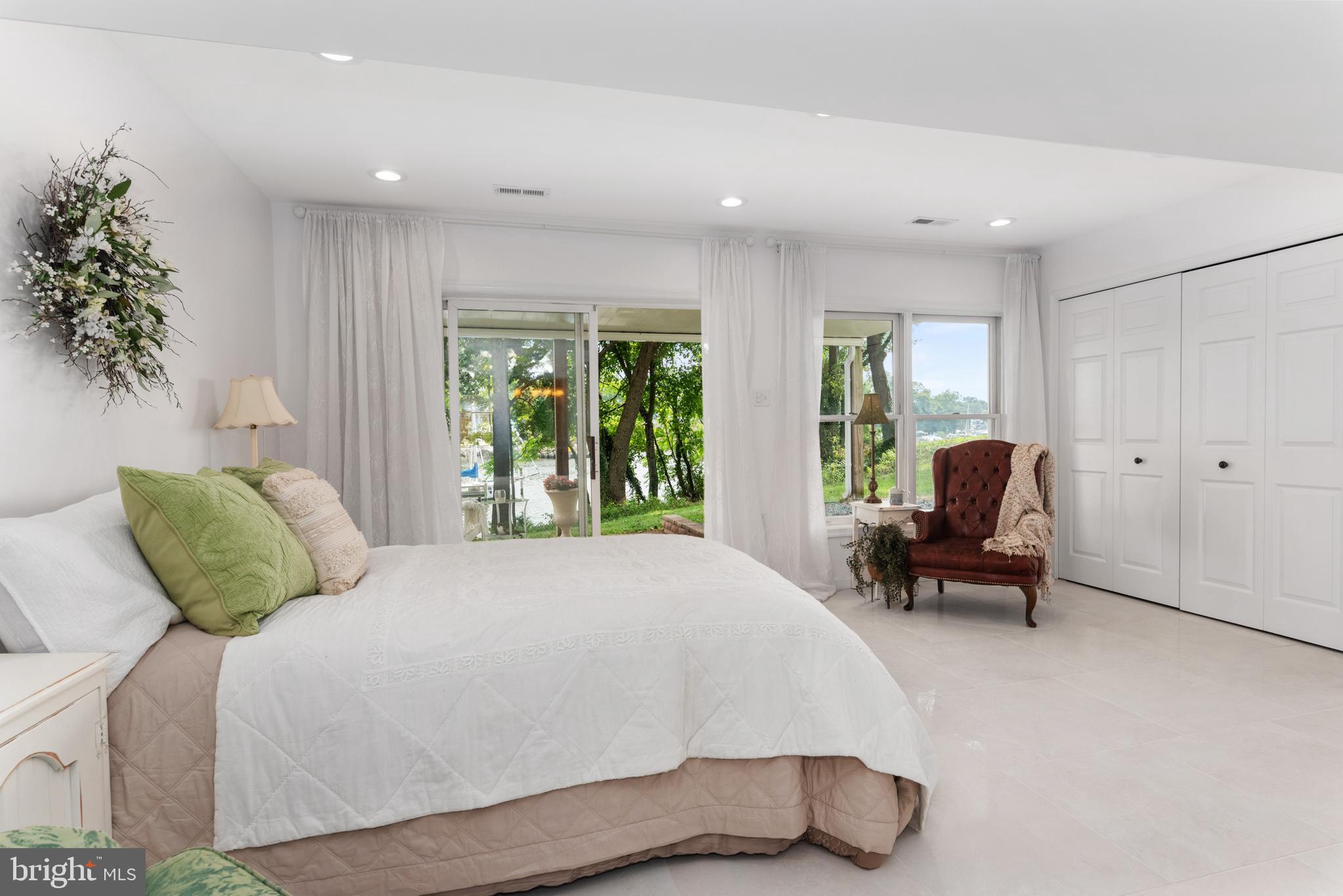 895 S SHORE DRIVE
