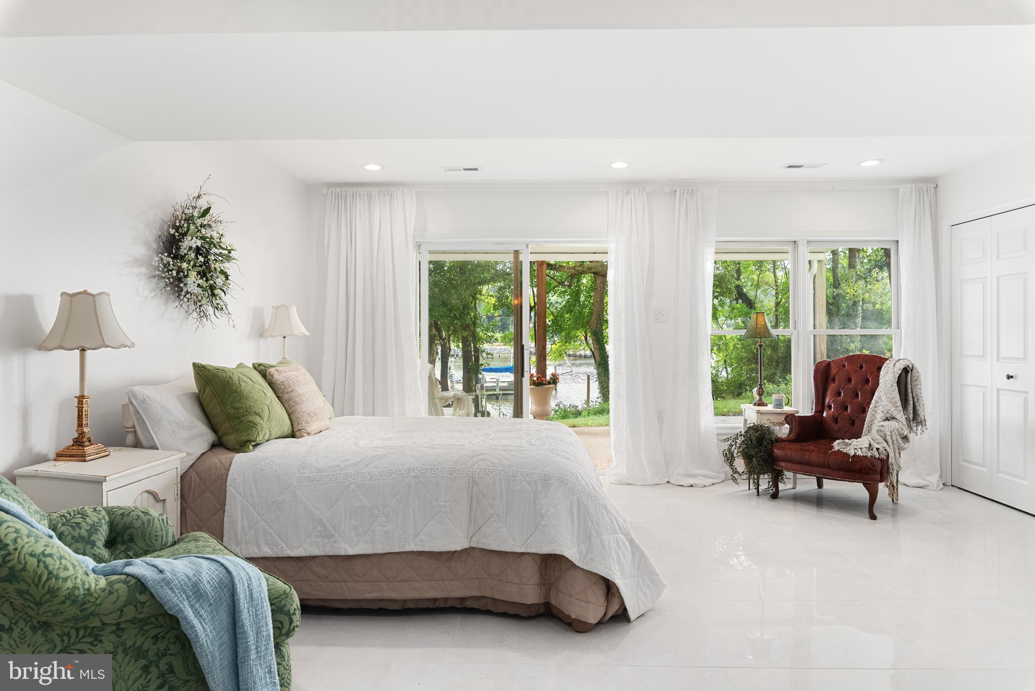895 S SHORE DRIVE