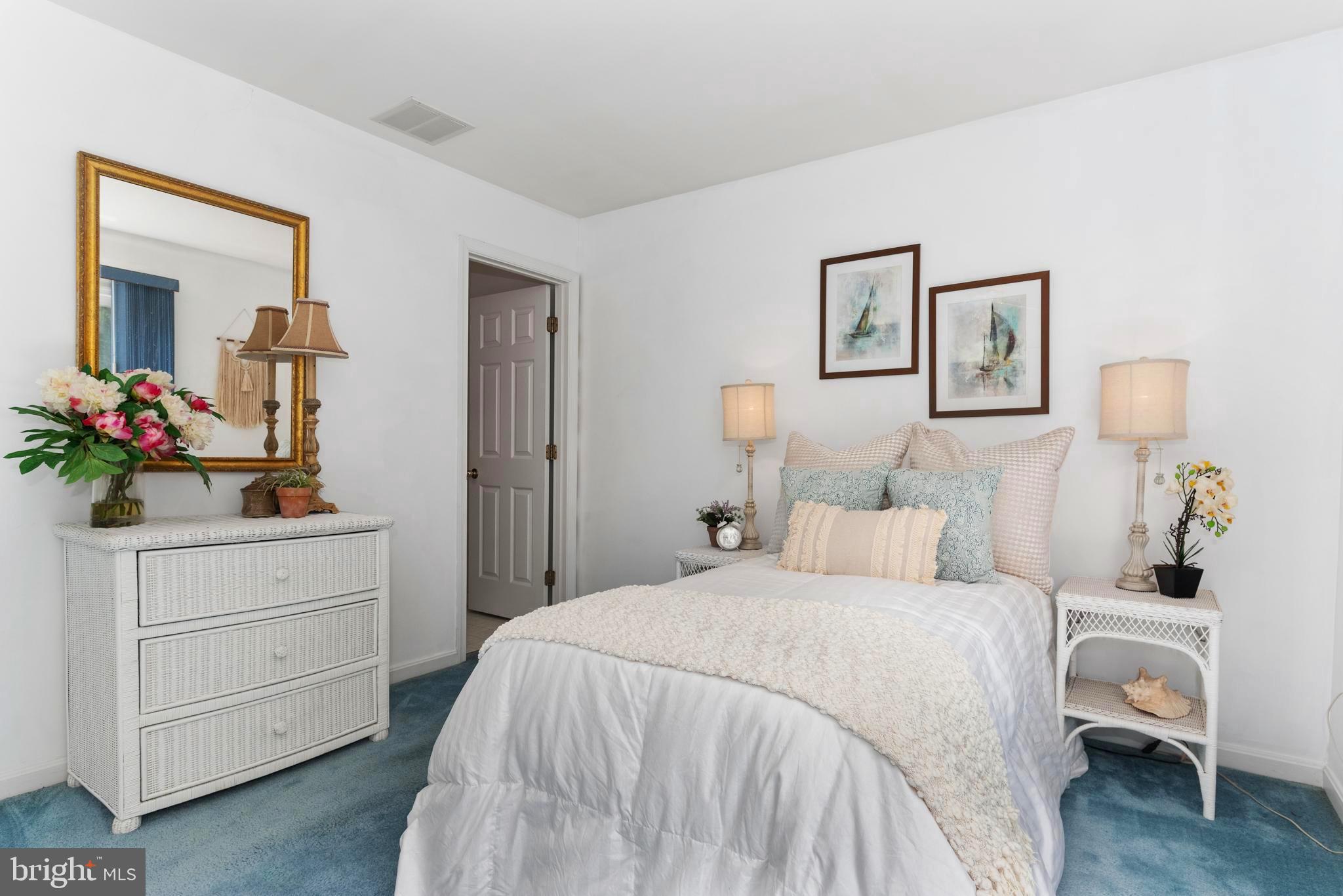 895 S SHORE DRIVE