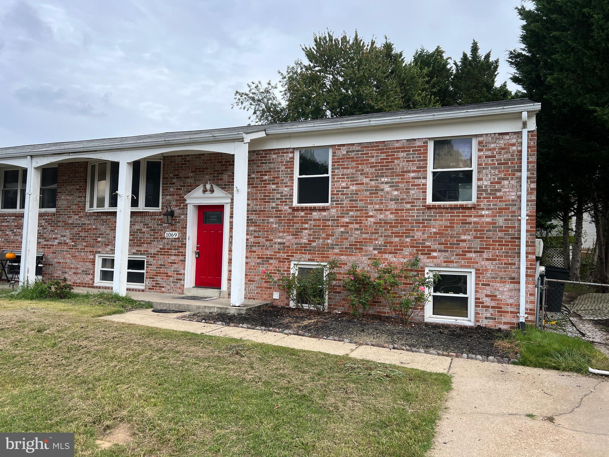 1069 VENA LANE