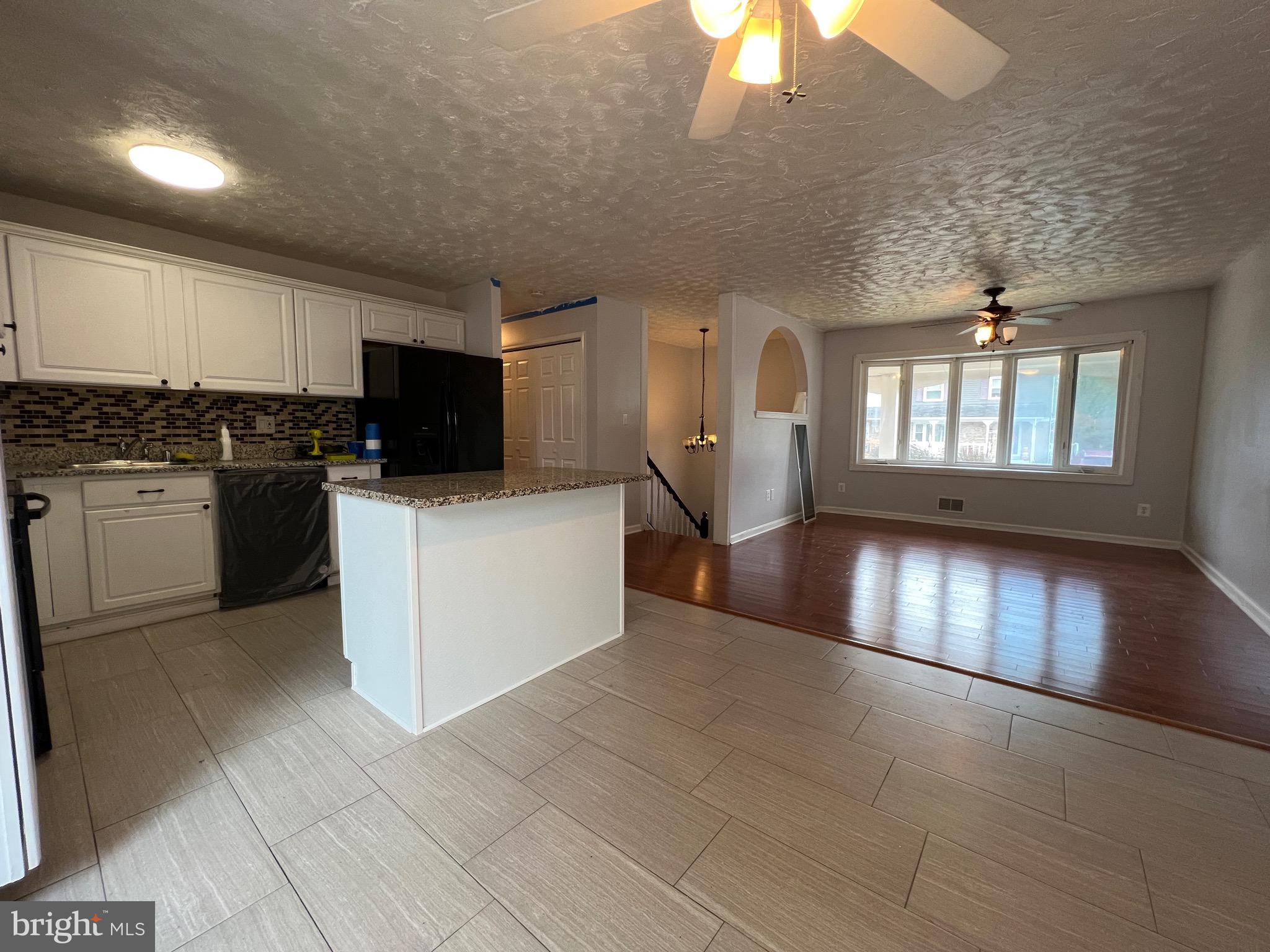 1069 VENA LANE
