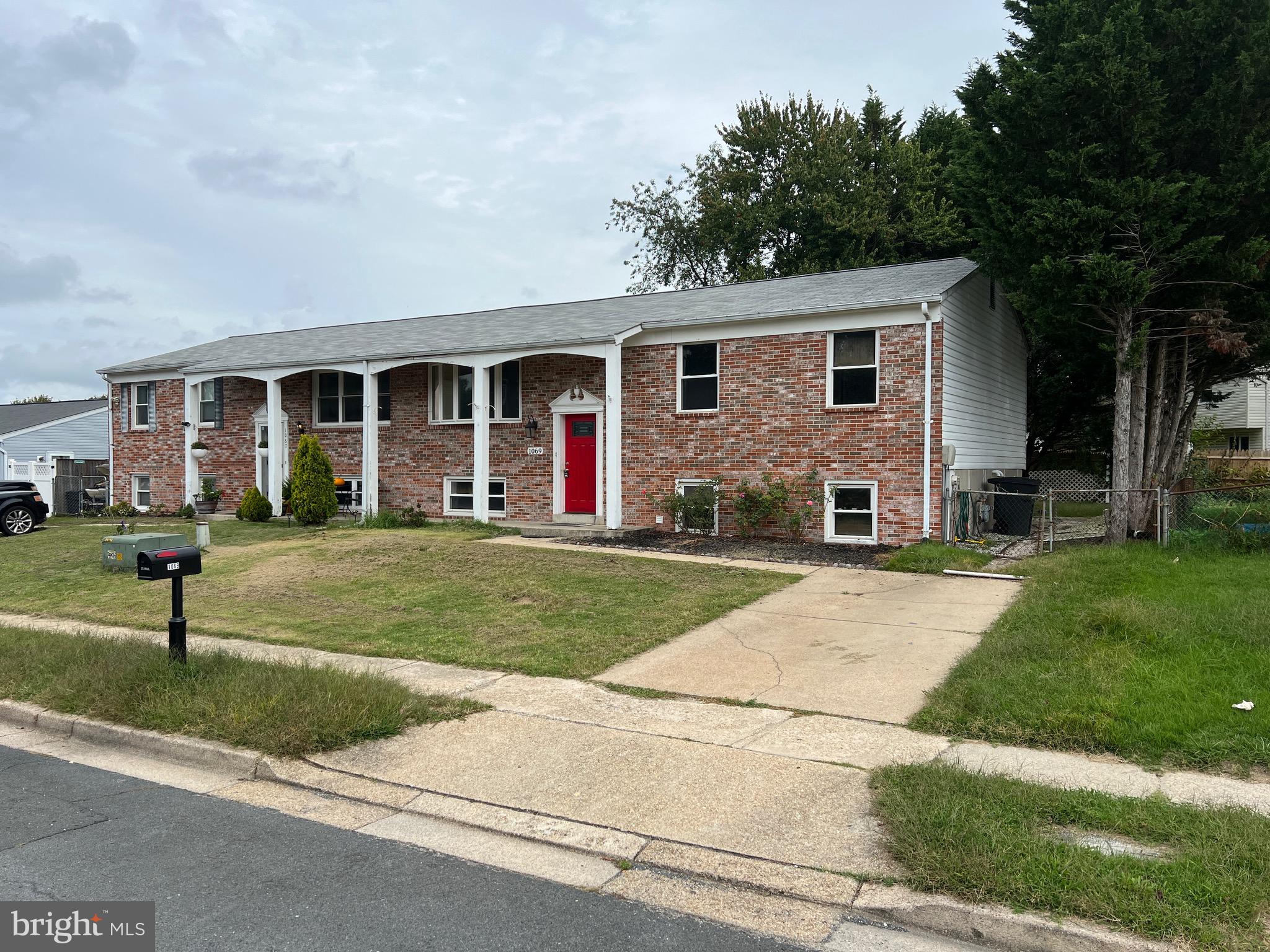 1069 VENA LANE