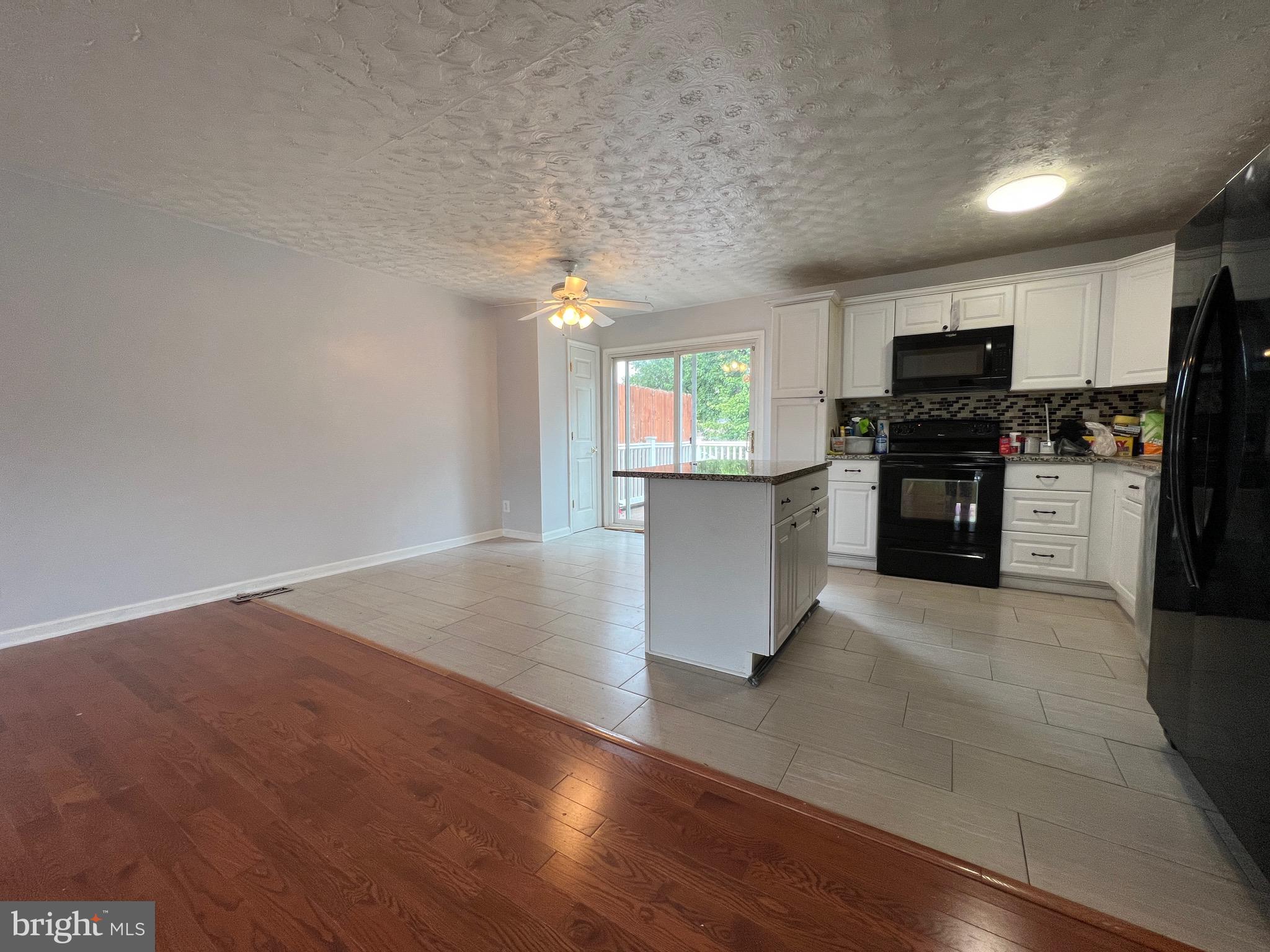 1069 VENA LANE
