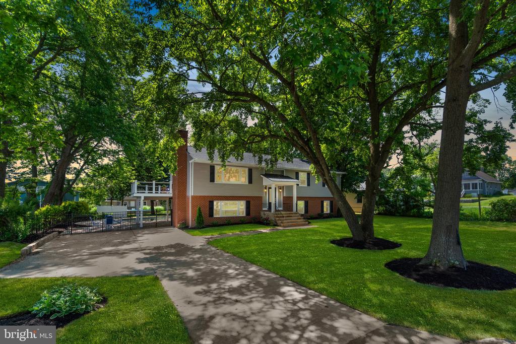 3505 LOCH HAVEN DRIVE
