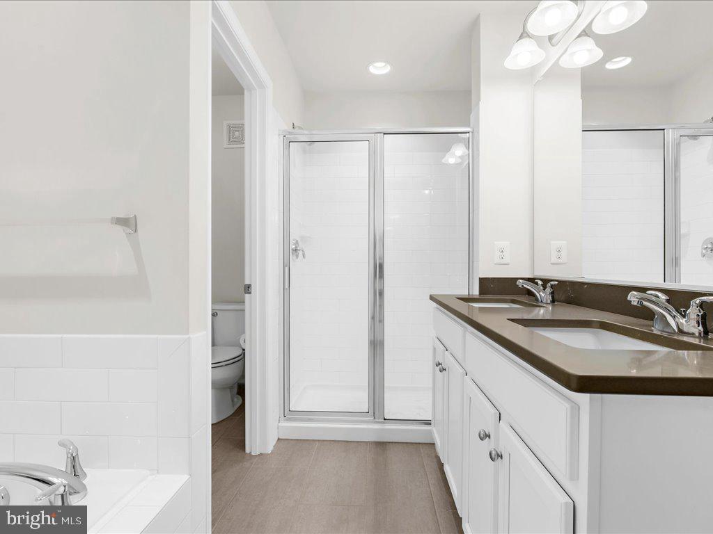 1714 FIELDSTONE COURT