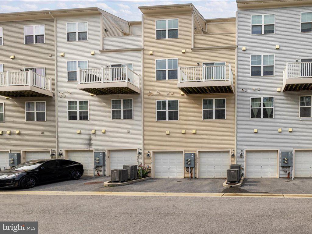 1714 FIELDSTONE COURT