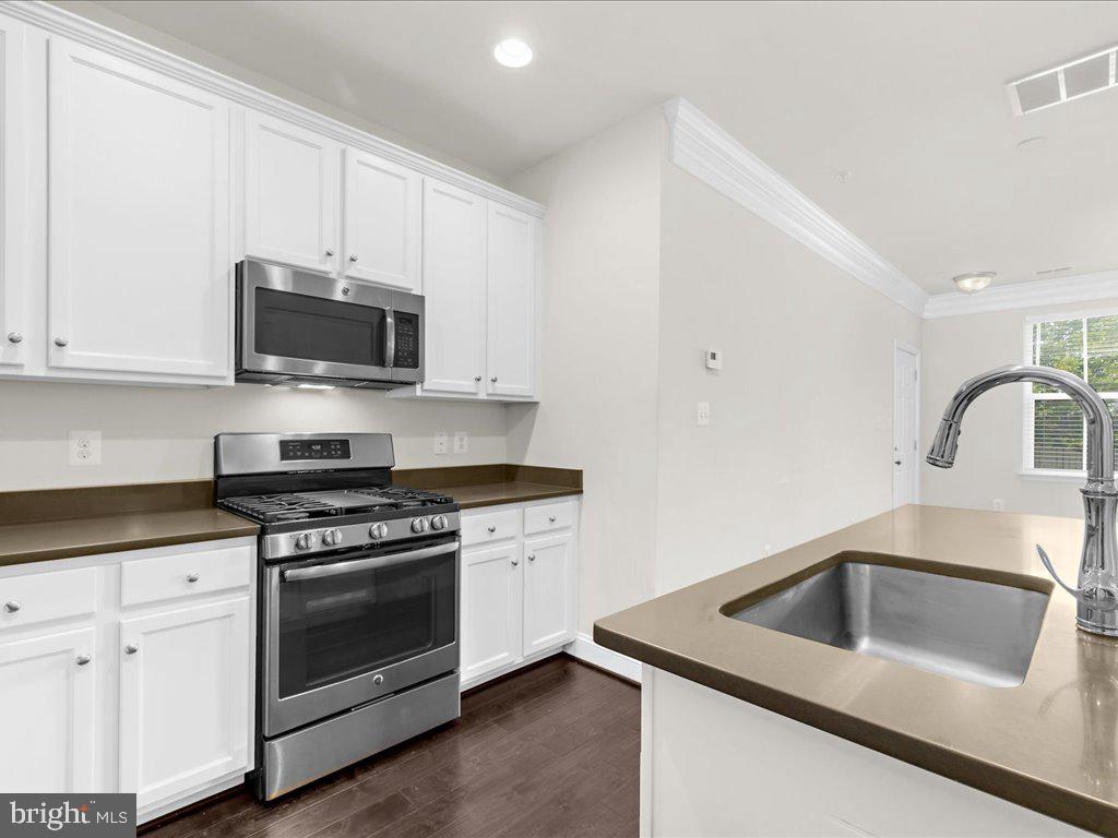 1714 FIELDSTONE COURT