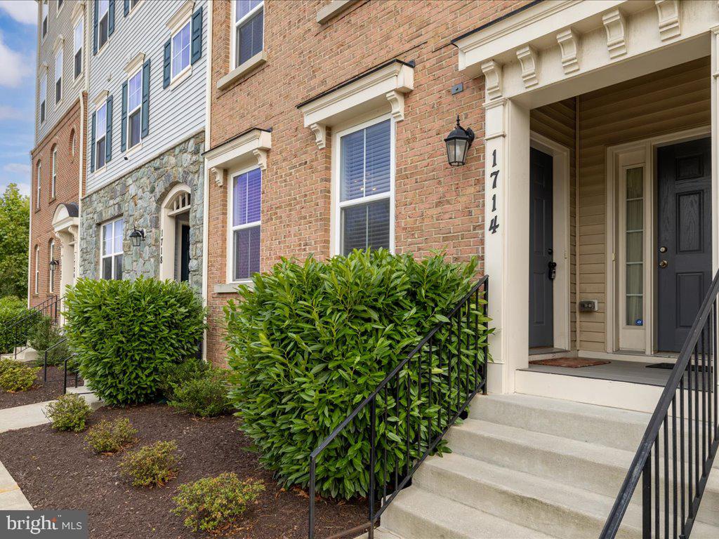 1714 FIELDSTONE COURT