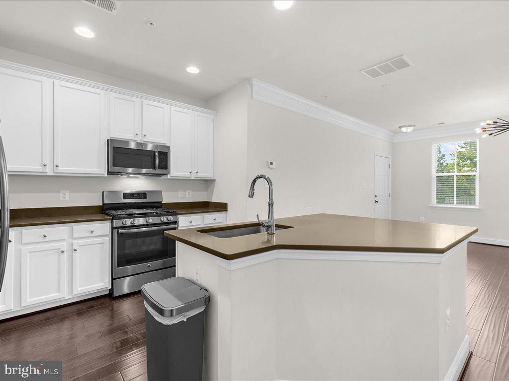 1714 FIELDSTONE COURT