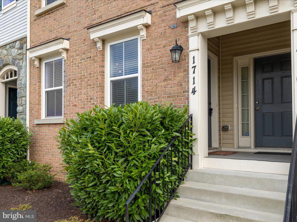 1714 FIELDSTONE COURT