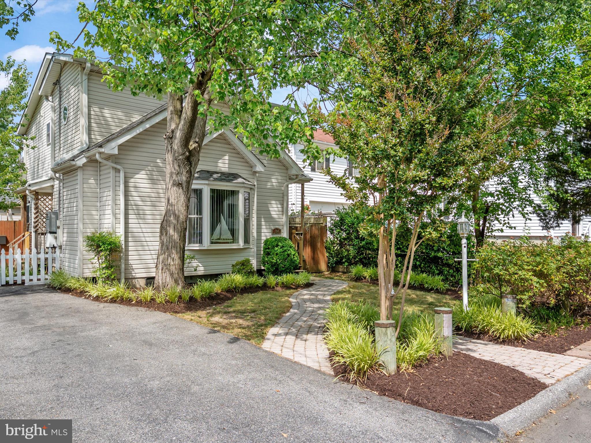 504 FAIRMOUNT DRIVE