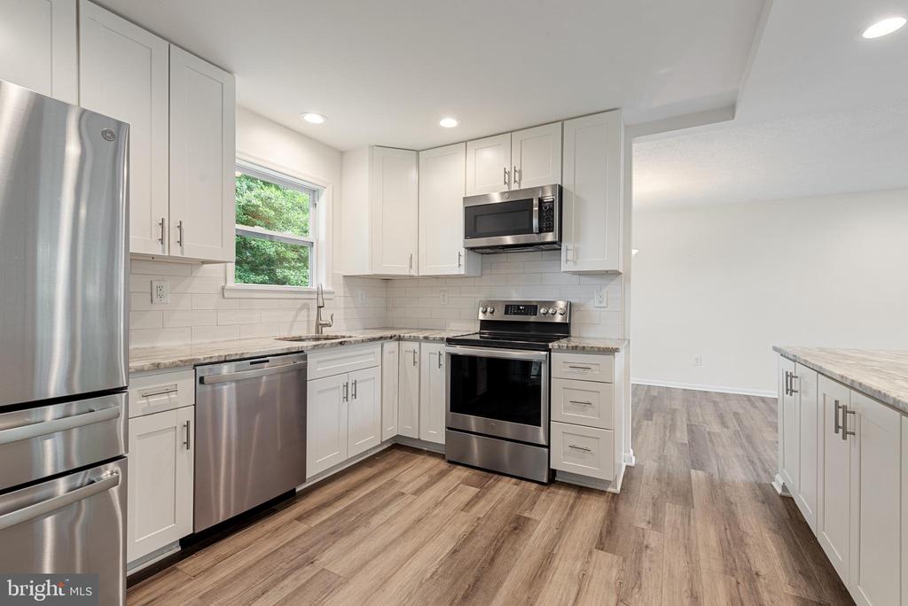 954 SEAHORSE COURT