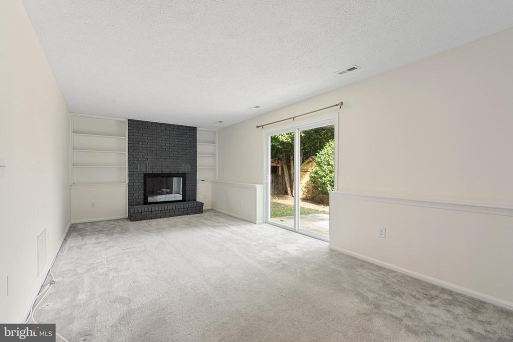 954 SEAHORSE COURT
