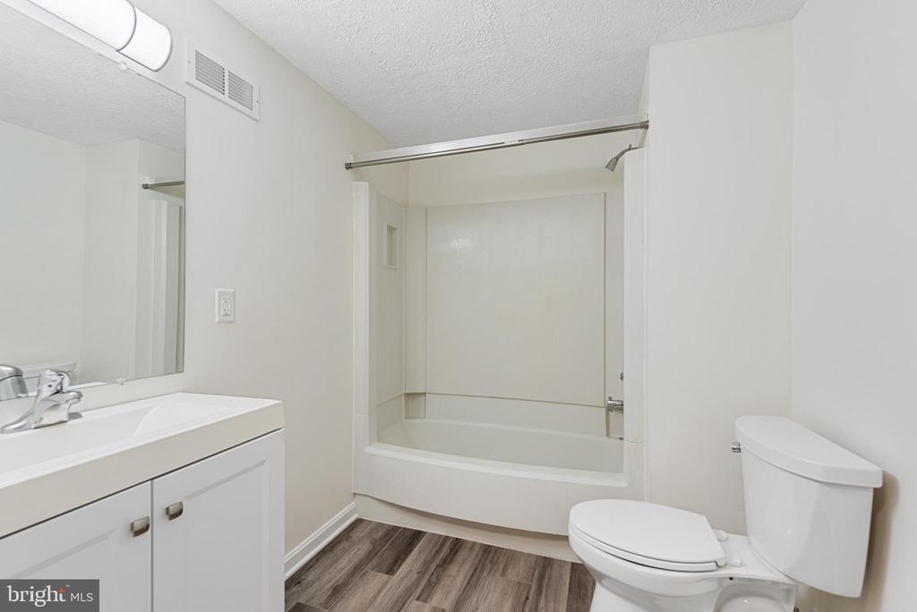 954 SEAHORSE COURT