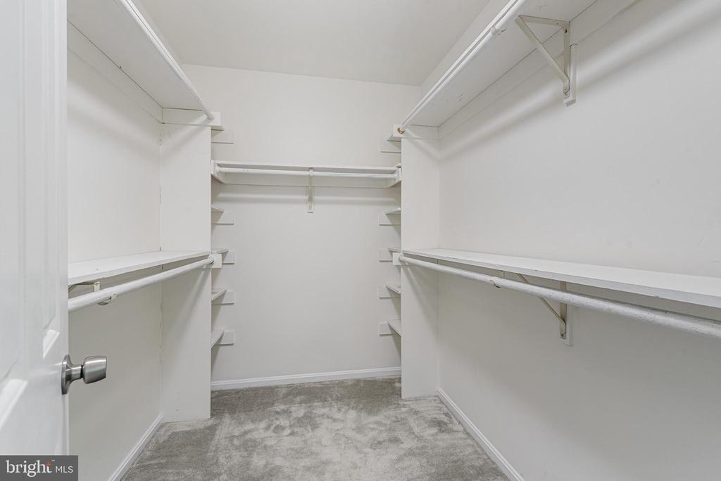 954 SEAHORSE COURT
